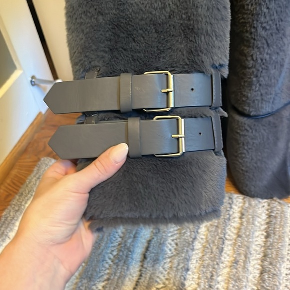 New Look Blue Faux Fur Coat - Picture 2 of 4